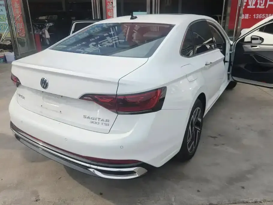 2023 Volkswagen Sagitar 300TSI DSG Excellence Edition — миниатюра 3