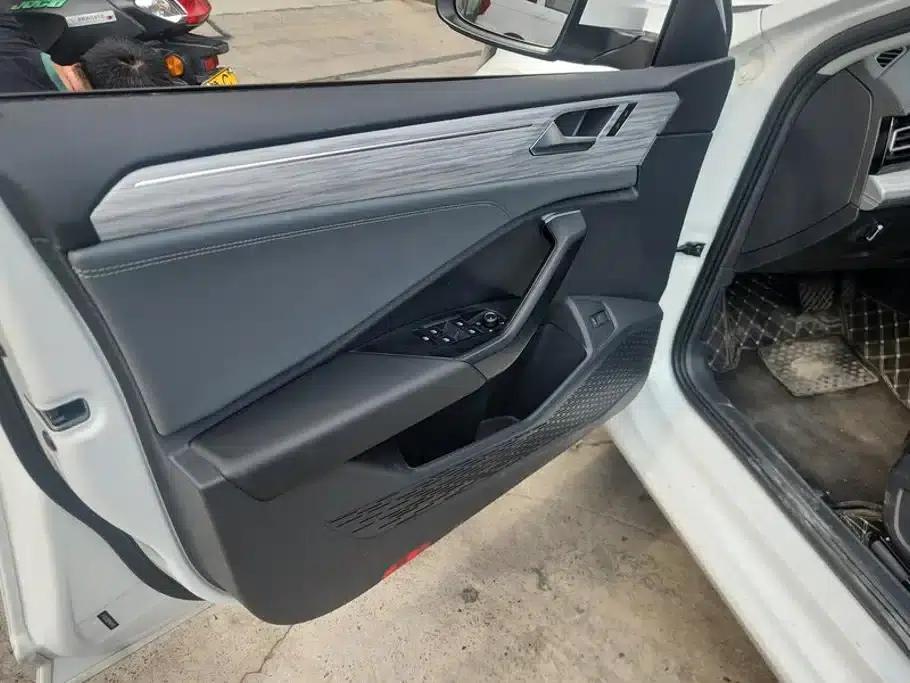 2023 Volkswagen Sagitar 300TSI DSG Excellence Edition — миниатюра 7