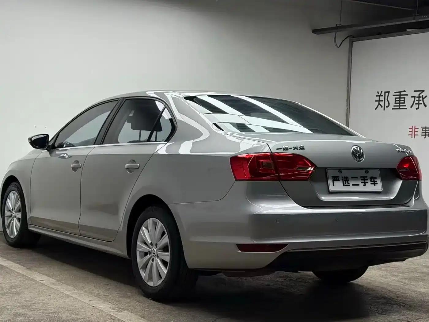 2014 Volkswagen Sagitar Facelift 1.6L Automatic Comfort Model — миниатюра 12