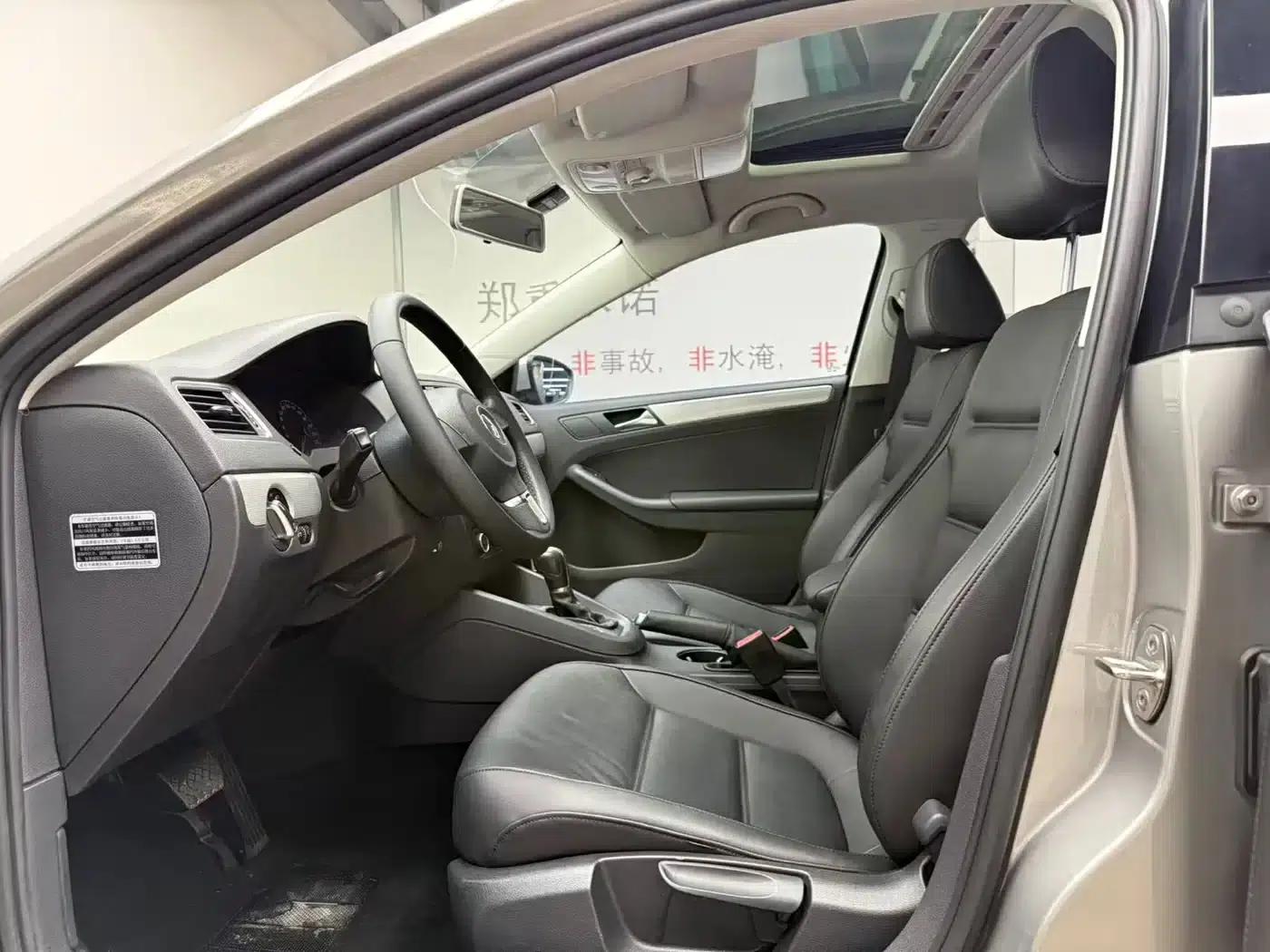 2014 Volkswagen Sagitar Facelift 1.6L Automatic Comfort Model — миниатюра 5