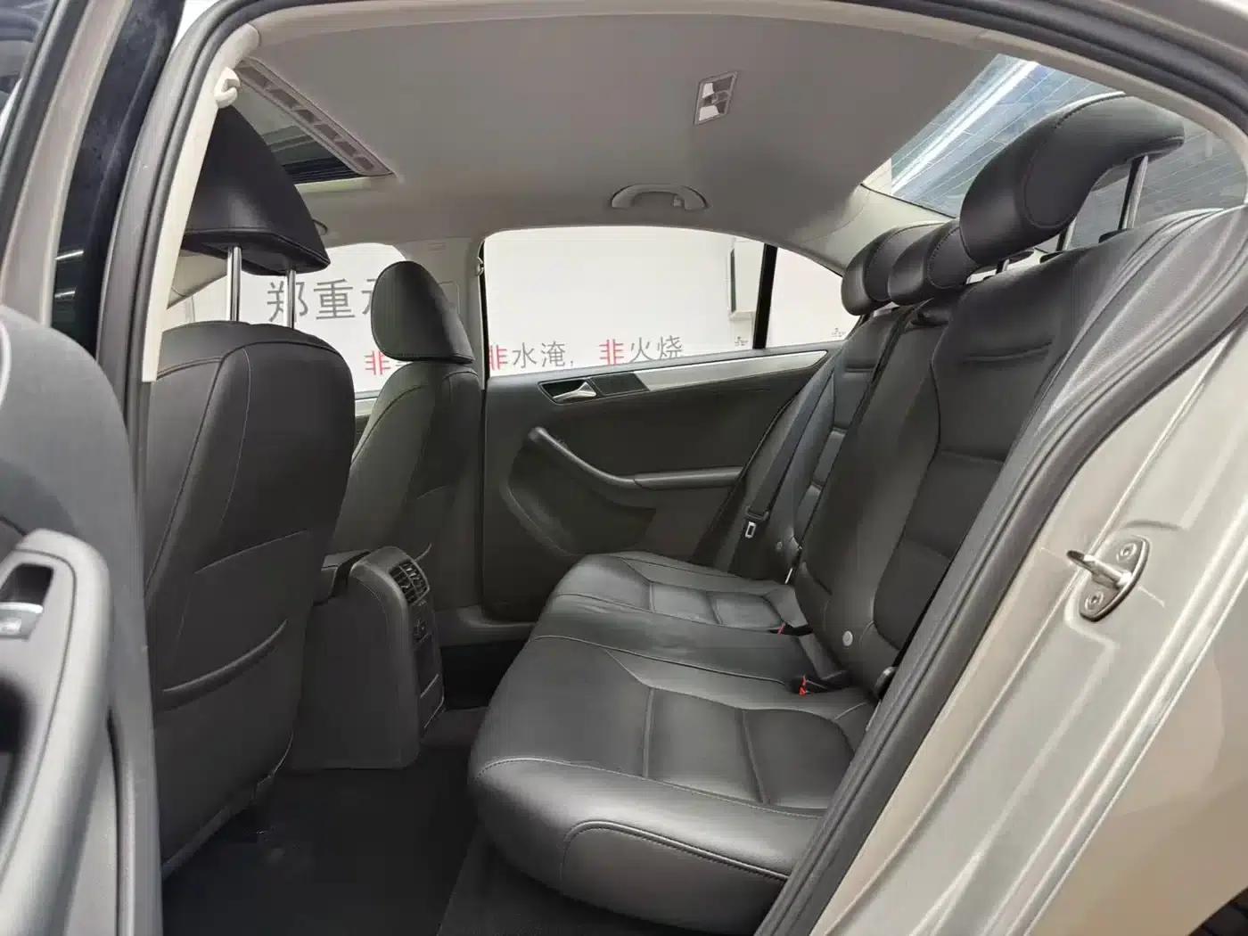 2014 Volkswagen Sagitar Facelift 1.6L Automatic Comfort Model — миниатюра 6
