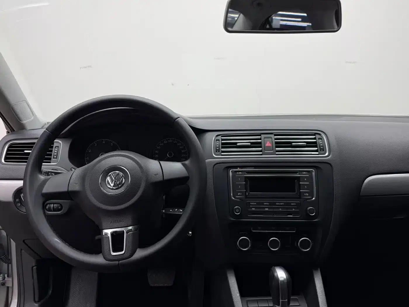 2014 Volkswagen Sagitar Facelift 1.6L Automatic Comfort Model — миниатюра 7