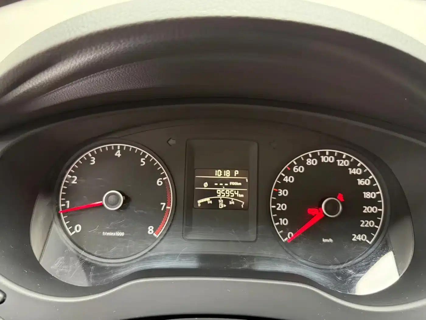 2014 Volkswagen Sagitar Facelift 1.6L Automatic Comfort Model — миниатюра 8