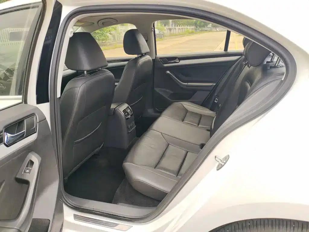 2015 Volkswagen Sagitar 1.6L Automatic Comfort Model — миниатюра 11