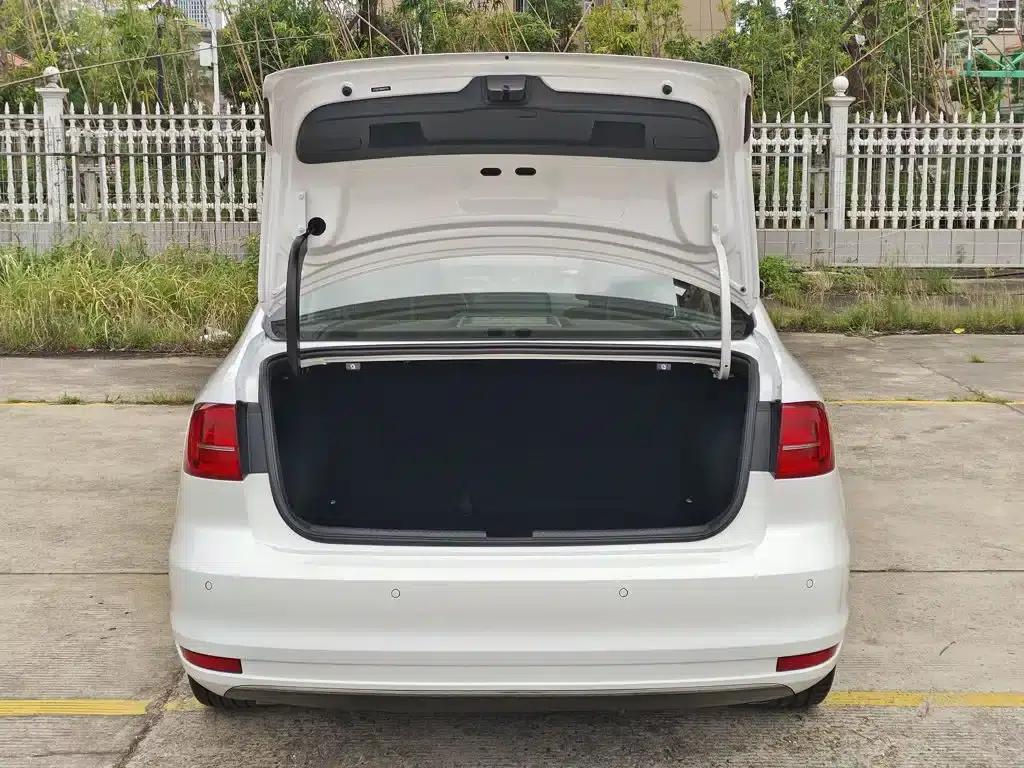2015 Volkswagen Sagitar 1.6L Automatic Comfort Model — миниатюра 16