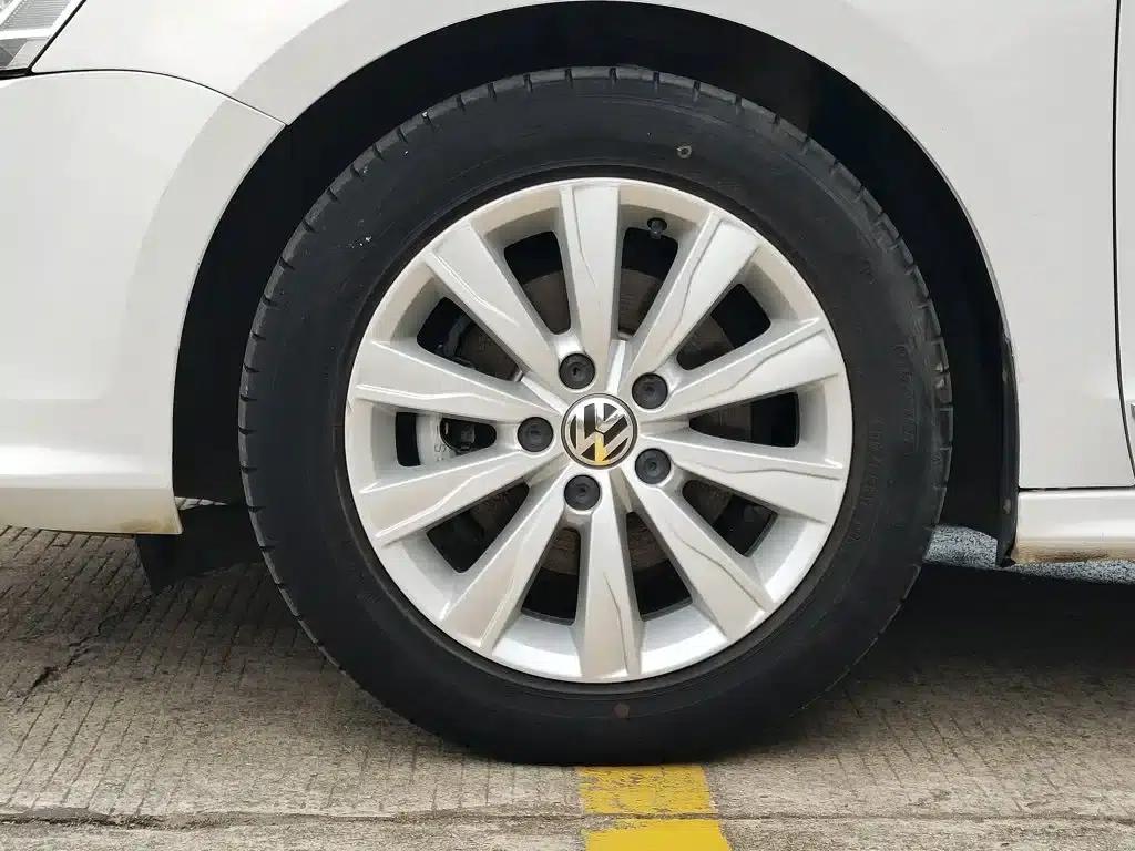 2015 Volkswagen Sagitar 1.6L Automatic Comfort Model — миниатюра 18
