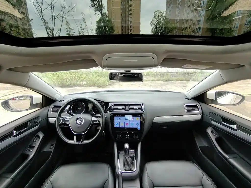 2015 Volkswagen Sagitar 1.6L Automatic Comfort Model — миниатюра 6