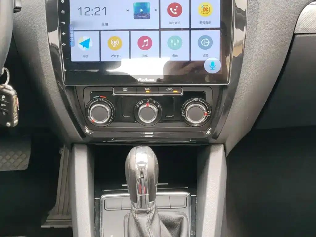 2015 Volkswagen Sagitar 1.6L Automatic Comfort Model — миниатюра 9