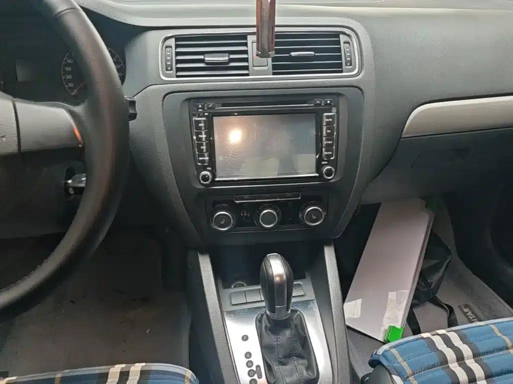 2014 Volkswagen Sagitar Facelift 1.6L Automatic Comfort Model — миниатюра 13