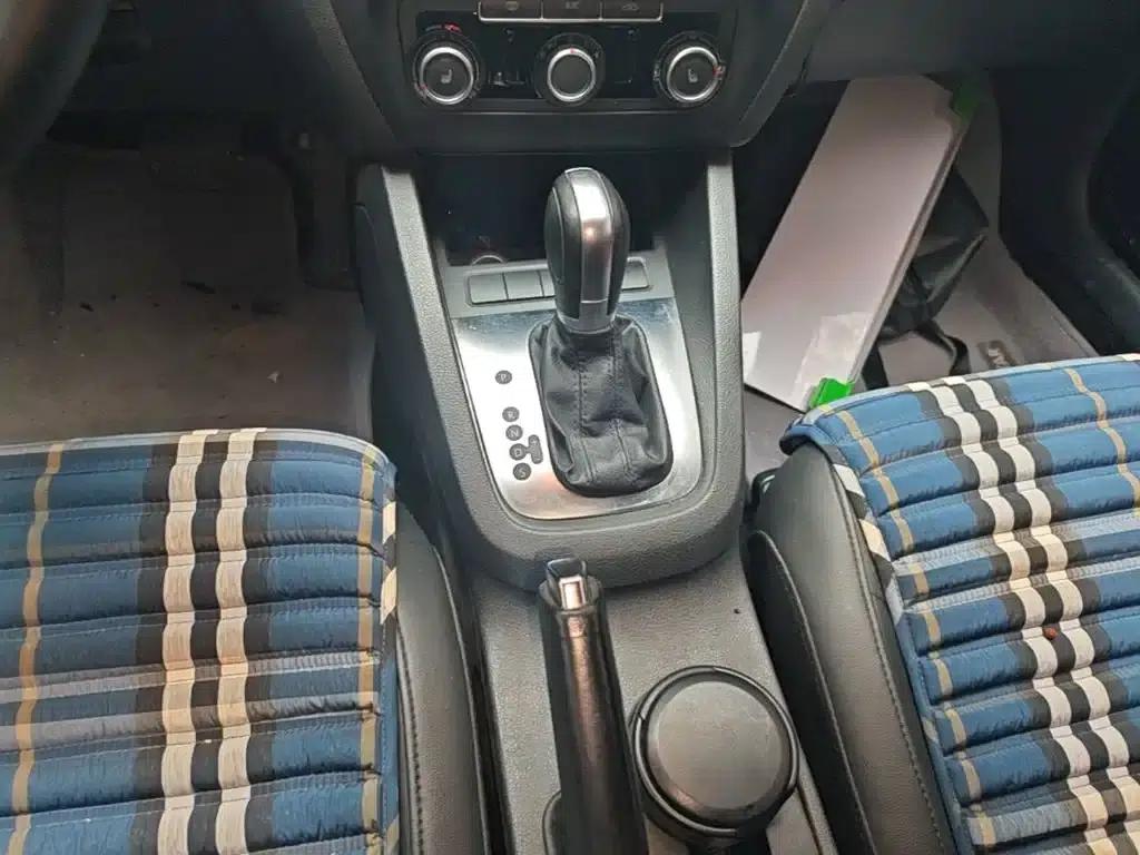 2014 Volkswagen Sagitar Facelift 1.6L Automatic Comfort Model — миниатюра 14
