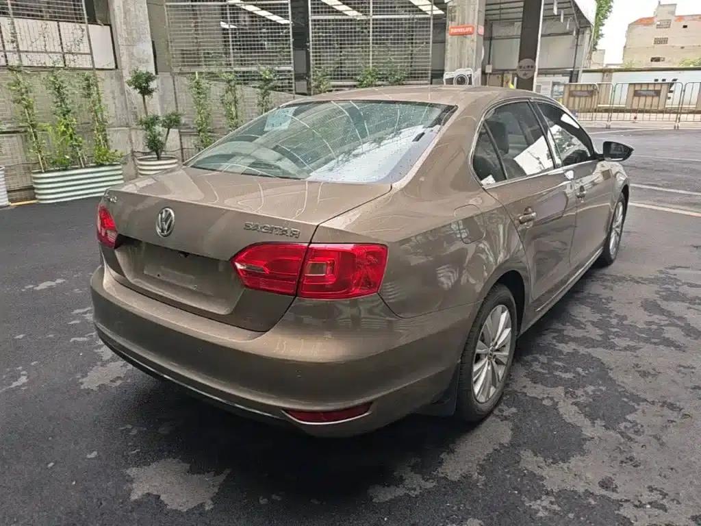 2014 Volkswagen Sagitar Facelift 1.6L Automatic Comfort Model — миниатюра 7