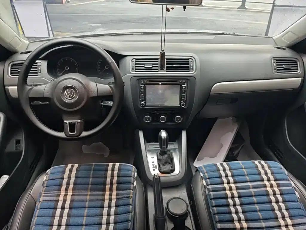 2014 Volkswagen Sagitar Facelift 1.6L Automatic Comfort Model — миниатюра 10