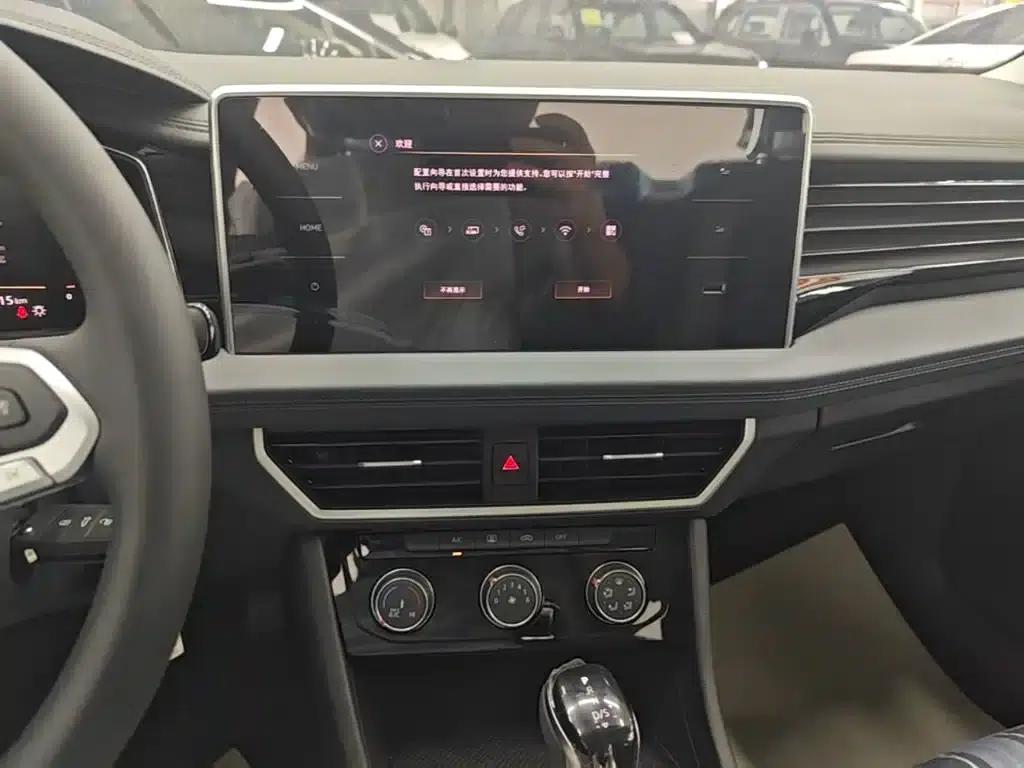 2025 Volkswagen Sagitar Facelift 200TSI DSG Flying Edition — миниатюра 13