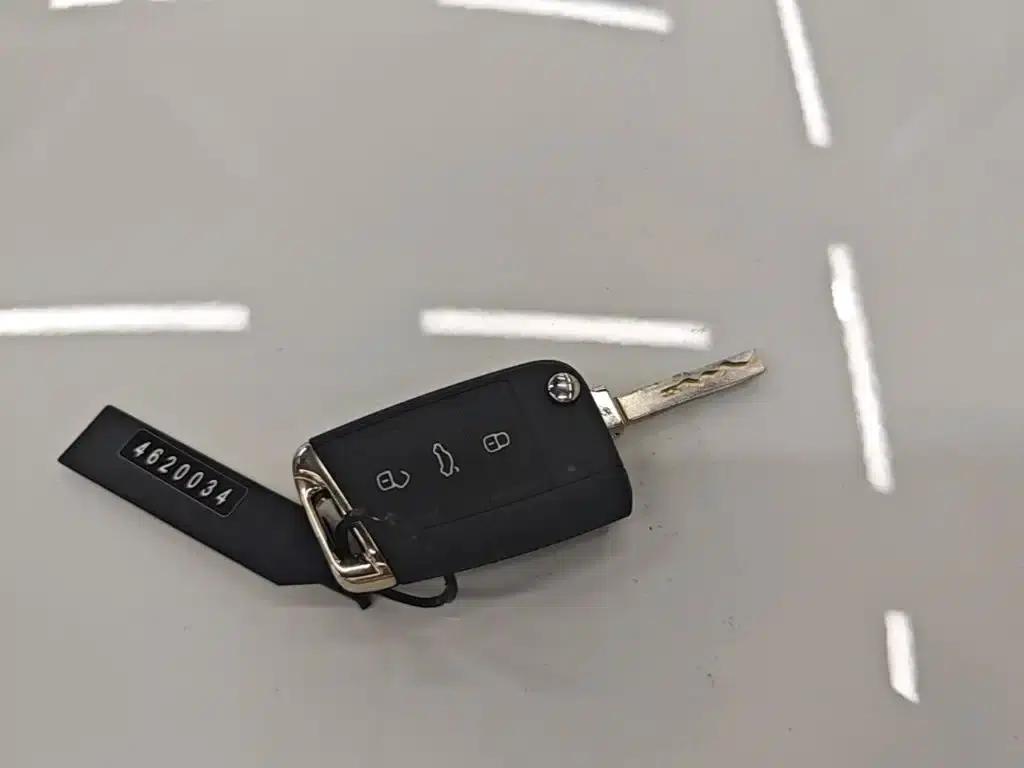 2025 Volkswagen Sagitar Facelift 200TSI DSG Flying Edition — миниатюра 9
