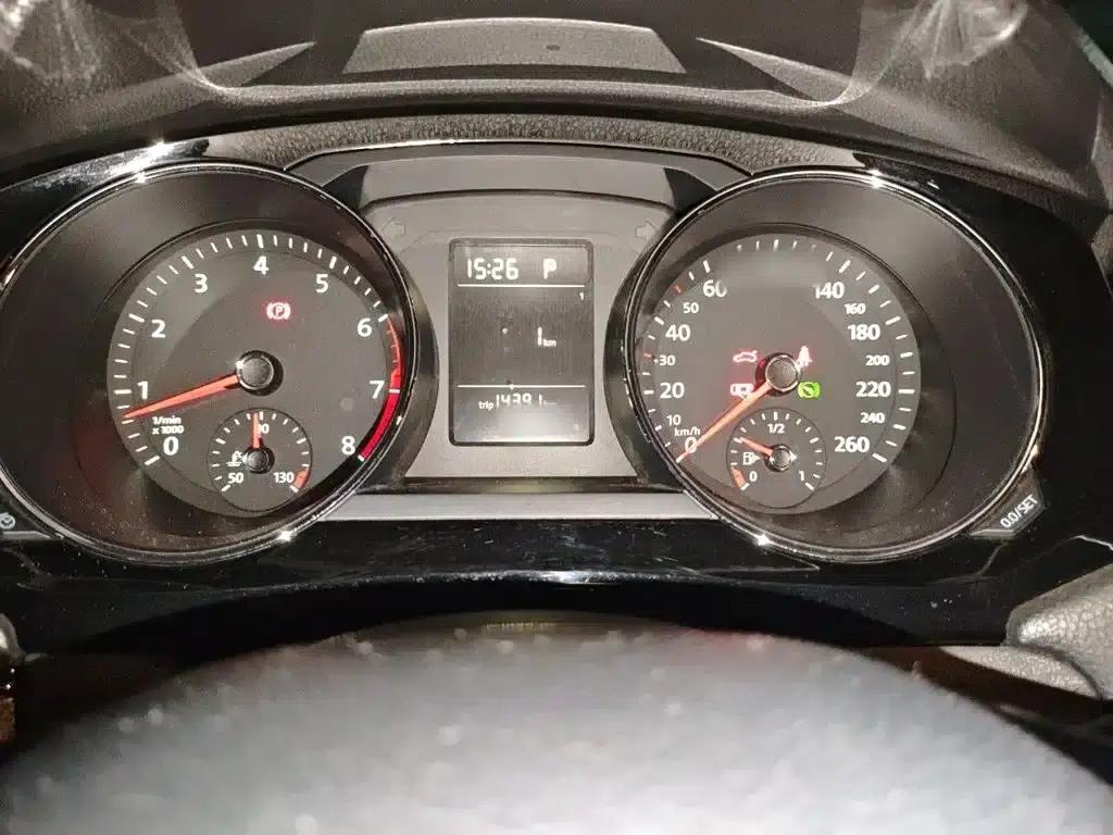 2015 Volkswagen Sagitar 230TSI Automatic Comfort Model — миниатюра 4