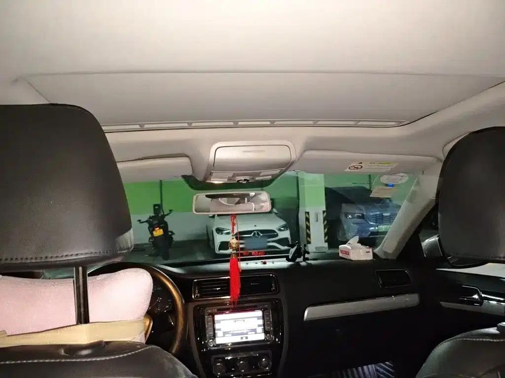 2015 Volkswagen Sagitar 230TSI Automatic Comfort Model — миниатюра 9