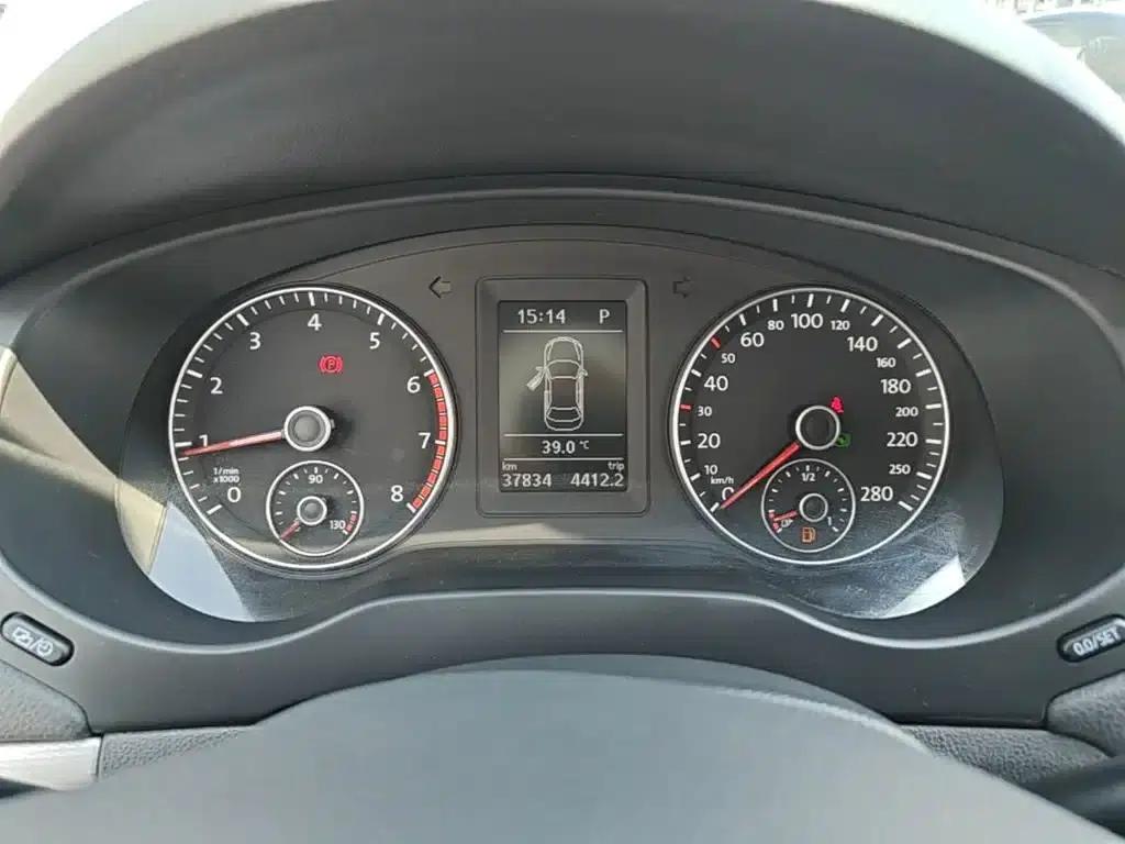 2014 Volkswagen Sagitar Facelift 1.4TSI Automatic Luxury — миниатюра 12