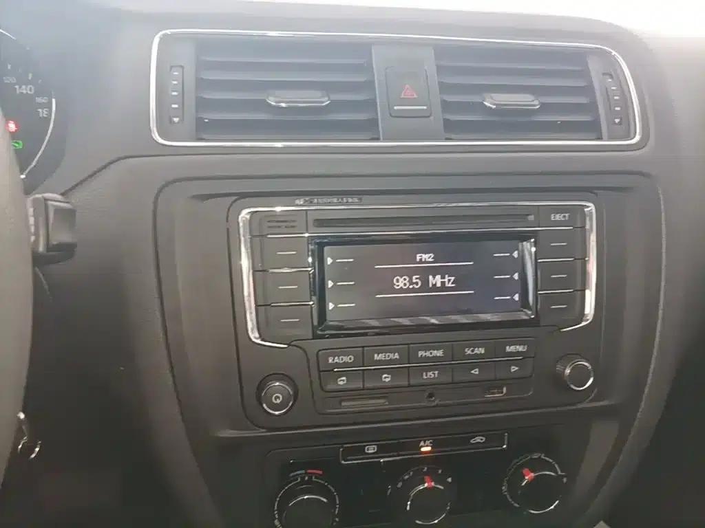 2017 Volkswagen Sagitar 1.6L Automatic Fashion Edition — миниатюра 13