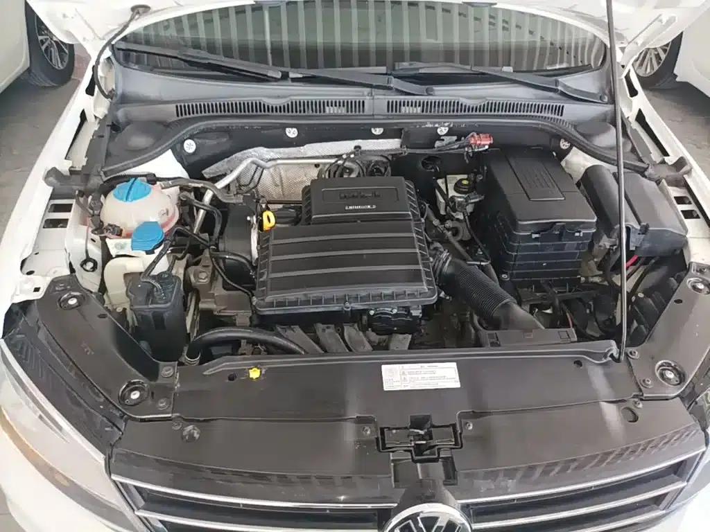2017 Volkswagen Sagitar 1.6L Automatic Fashion Edition — миниатюра 20