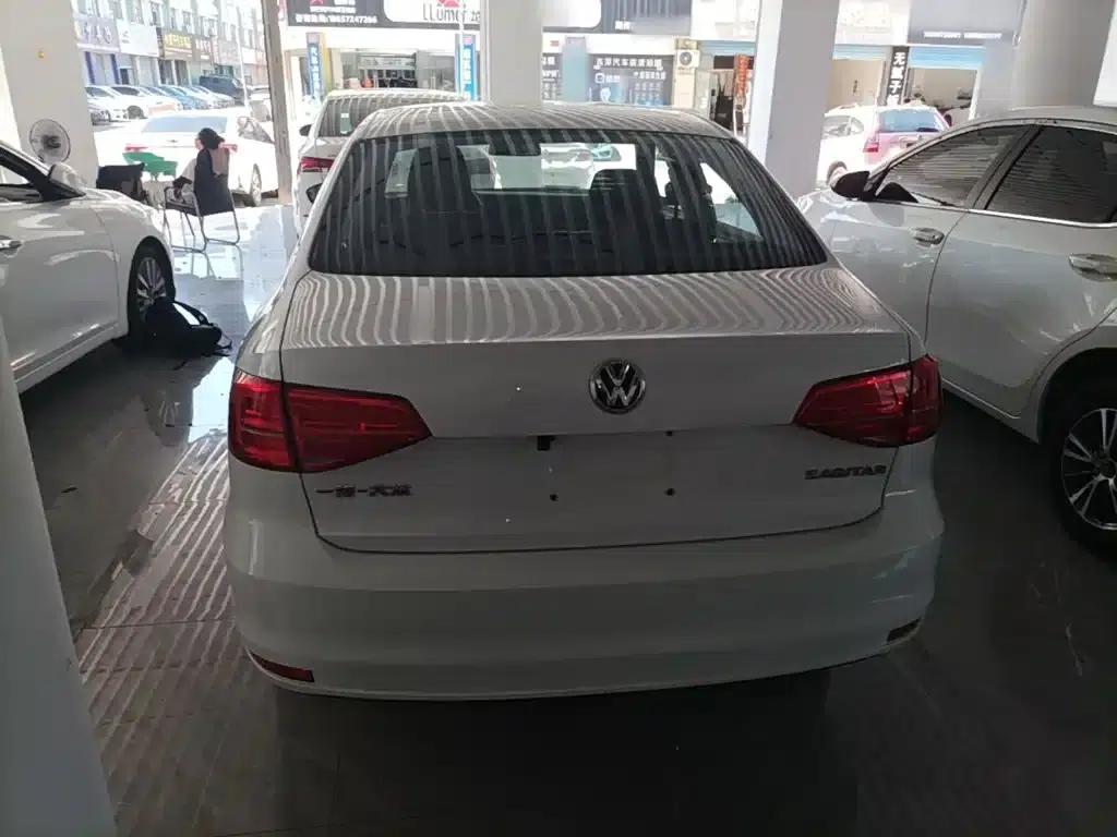 2017 Volkswagen Sagitar 1.6L Automatic Fashion Edition — миниатюра 6
