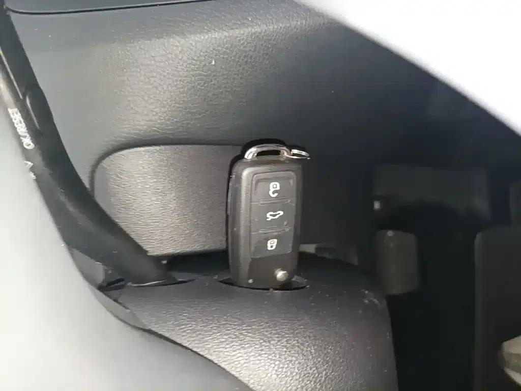 2017 Volkswagen Sagitar 1.6L Automatic Fashion Edition — миниатюра 9
