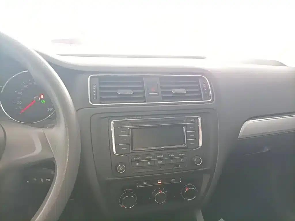 2017 Volkswagen Sagitar 1.6L Automatic Fashion Edition — миниатюра 10