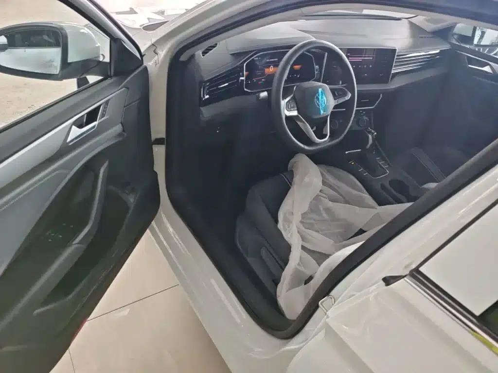 2025 Volkswagen Sagitar Facelift 200TSI DSG Flying Edition — миниатюра 16