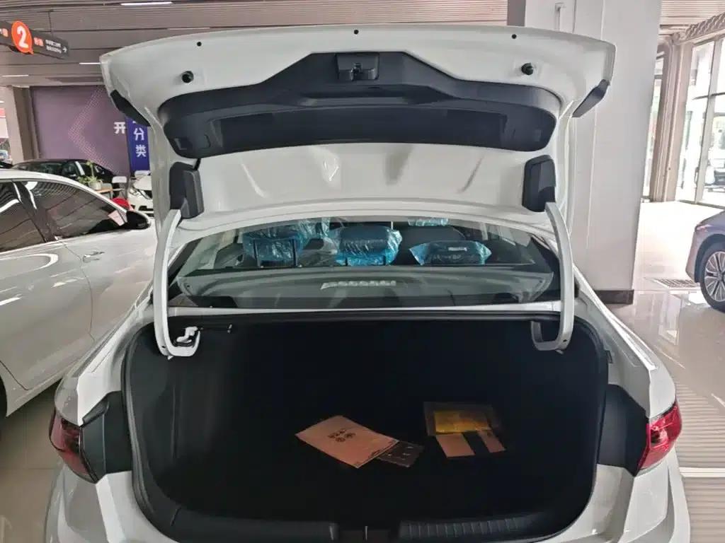 2025 Volkswagen Sagitar Facelift 200TSI DSG Flying Edition — миниатюра 19