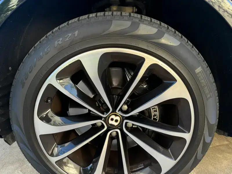 Bentayga 2018 4.0T V8 — миниатюра 9