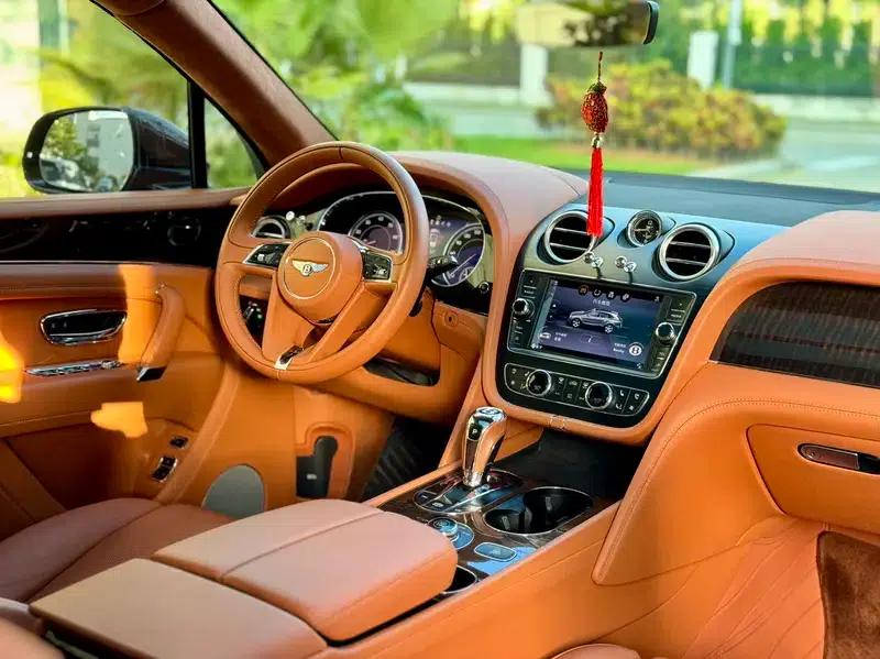 Bentayga 2018 4.0T V8 — миниатюра 10