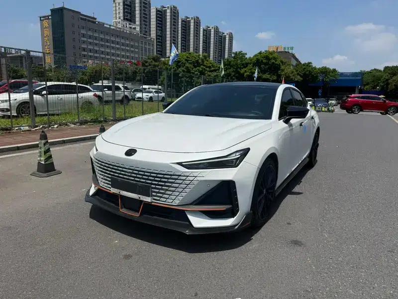 Changan UNI-V 2023 1.5T Sport Edition — миниатюра 1