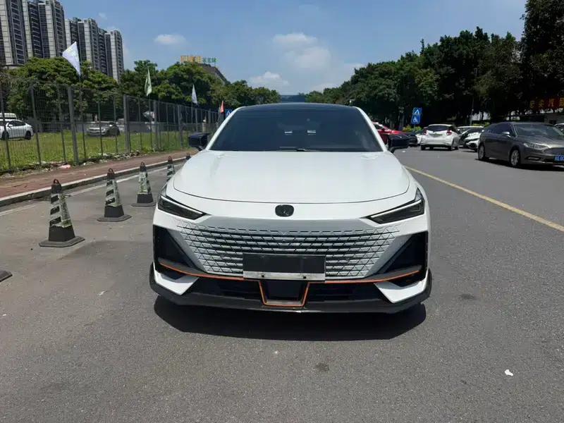 Changan UNI-V 2023 1.5T Sport Edition — миниатюра 2