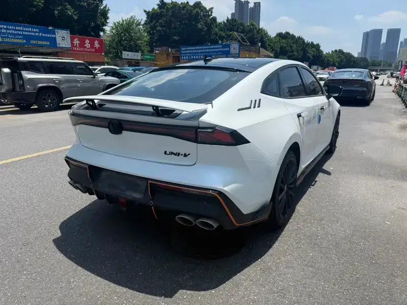 Changan UNI-V 2023 1.5T Sport Edition — миниатюра 6