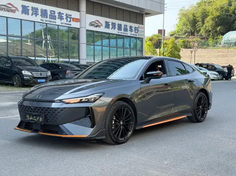 Changan UNI-V 2024 1.5T Premium Sport — миниатюра 1
