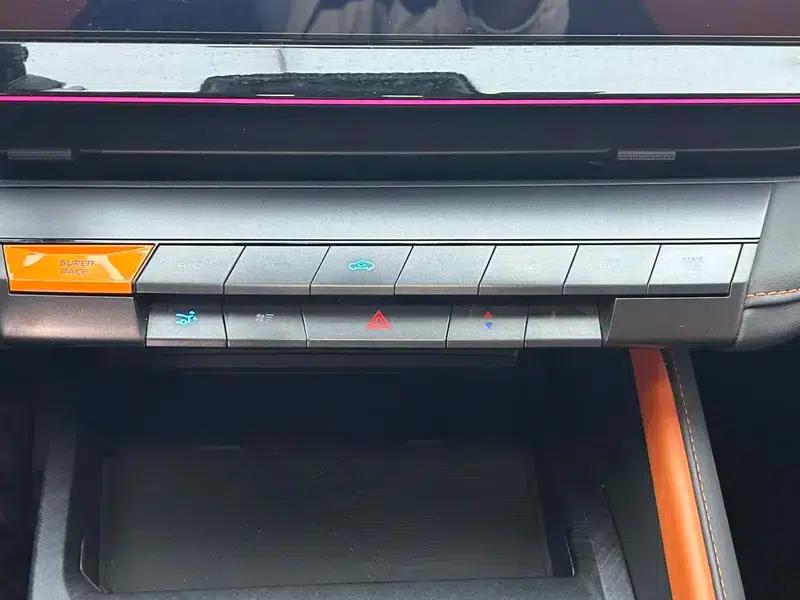 Changan UNI-V 2022 1.5T Smart Navigation Edition — миниатюра 13