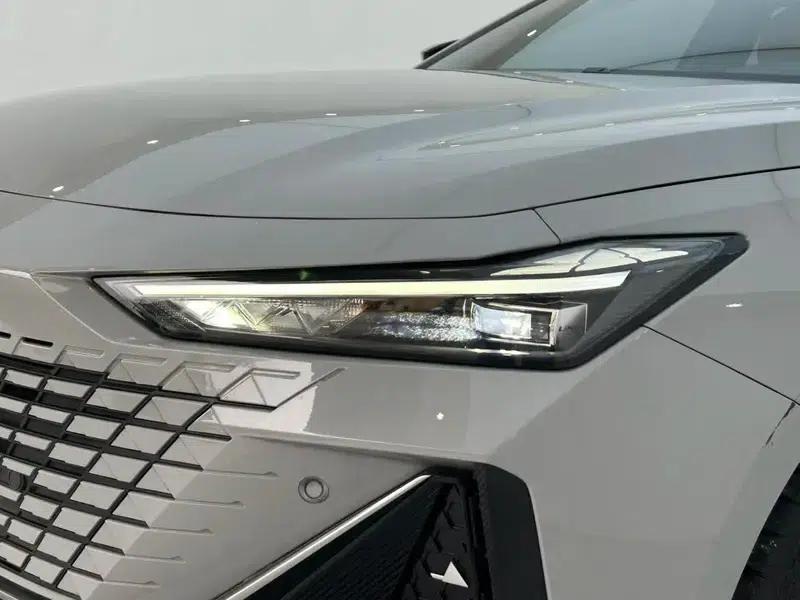 Changan UNI-V 2022 1.5T Smart Navigation Edition — миниатюра 8