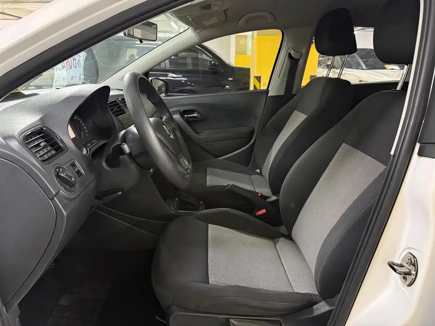 2016 Polo 1.4L Automatic Fashion Edition — миниатюра 7