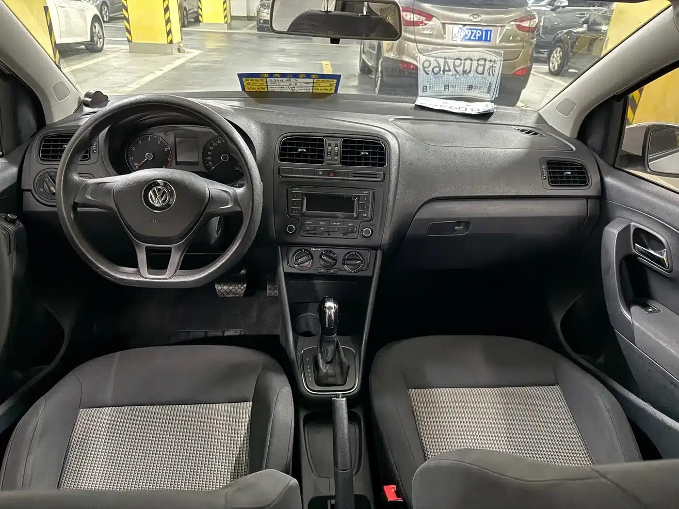 2016 Polo 1.4L Automatic Fashion Edition — миниатюра 8