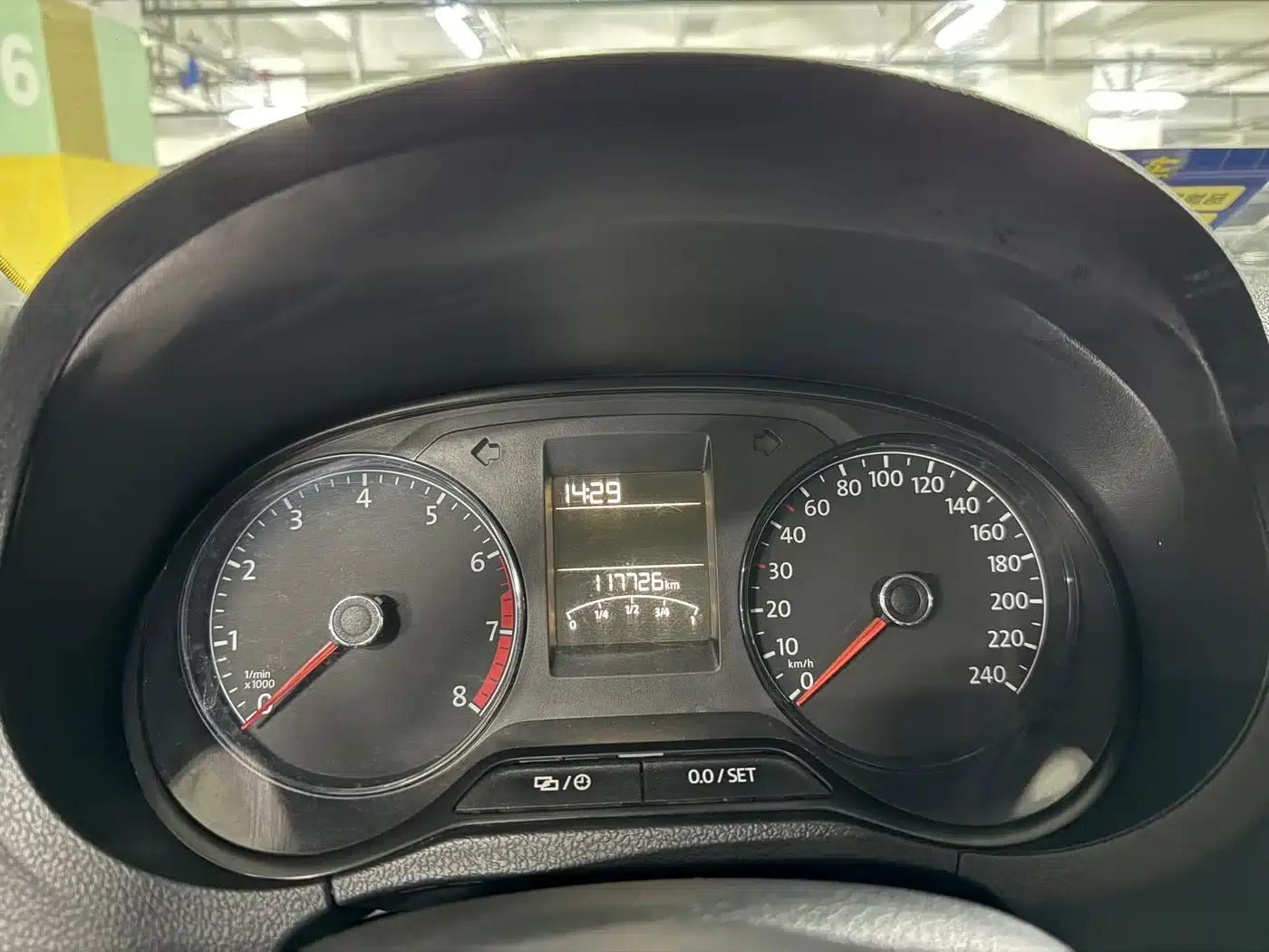 2016 Polo 1.4L Automatic Fashion Edition — миниатюра 9