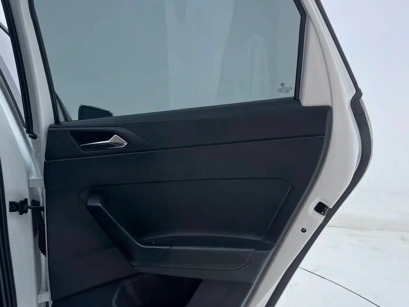 2023 Polo Facelift Plus 1.5L Automatic Colorful Technology Edition — миниатюра 13