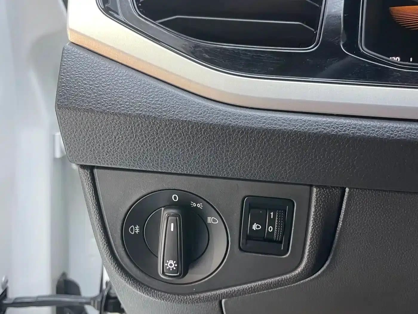 2023 Polo Facelift Plus 1.5L Automatic Colorful Technology Edition — миниатюра 17