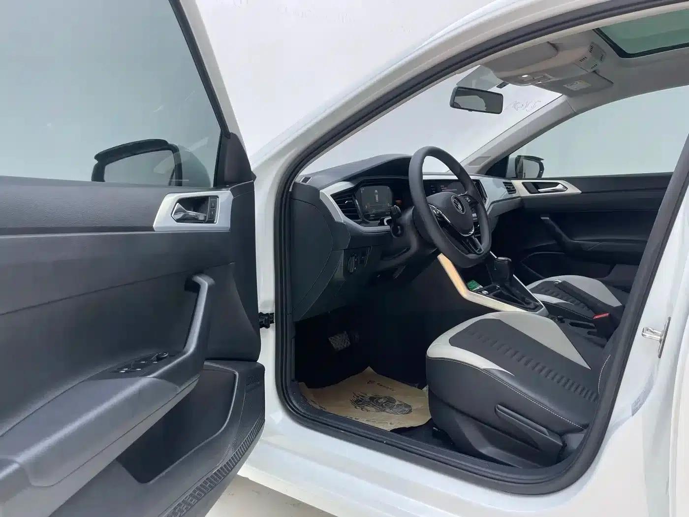 2023 Polo Facelift Plus 1.5L Automatic Colorful Technology Edition — миниатюра 20
