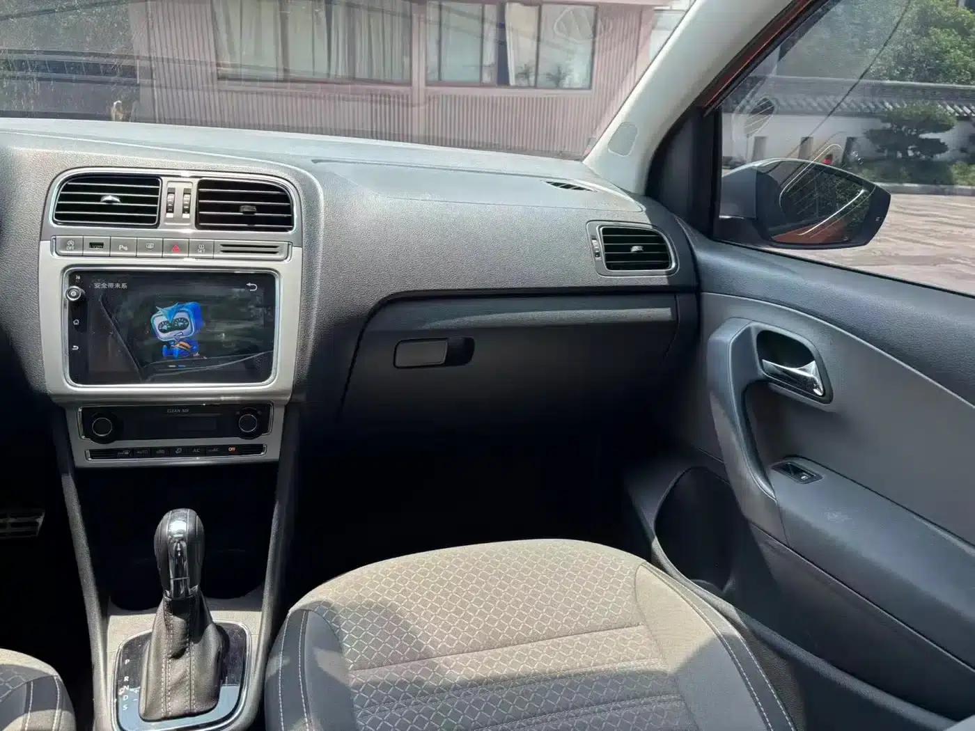 2018 Polo 1.5L Cross Polo Automatic — миниатюра 16