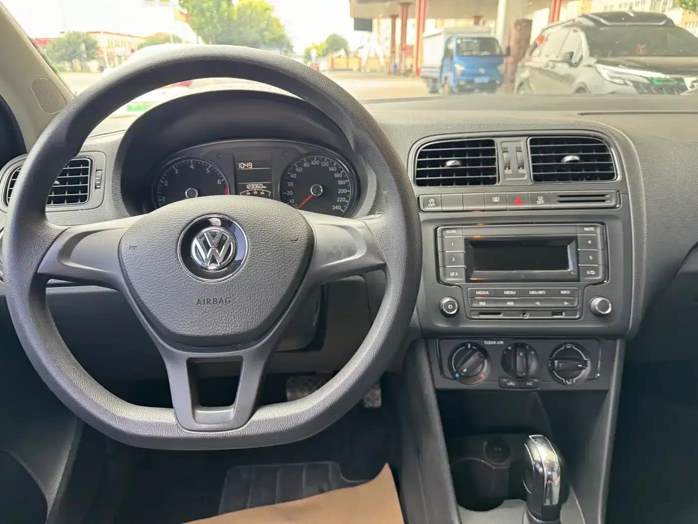 2018 Polo 1.5L Automatic Comfort Edition — миниатюра 11