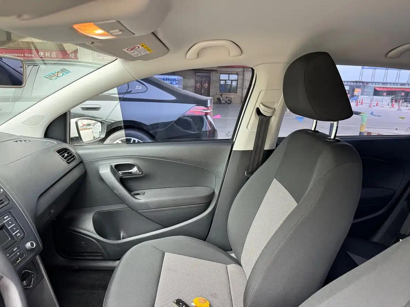 2018 Polo 1.5L Automatic Comfort Edition — миниатюра 6