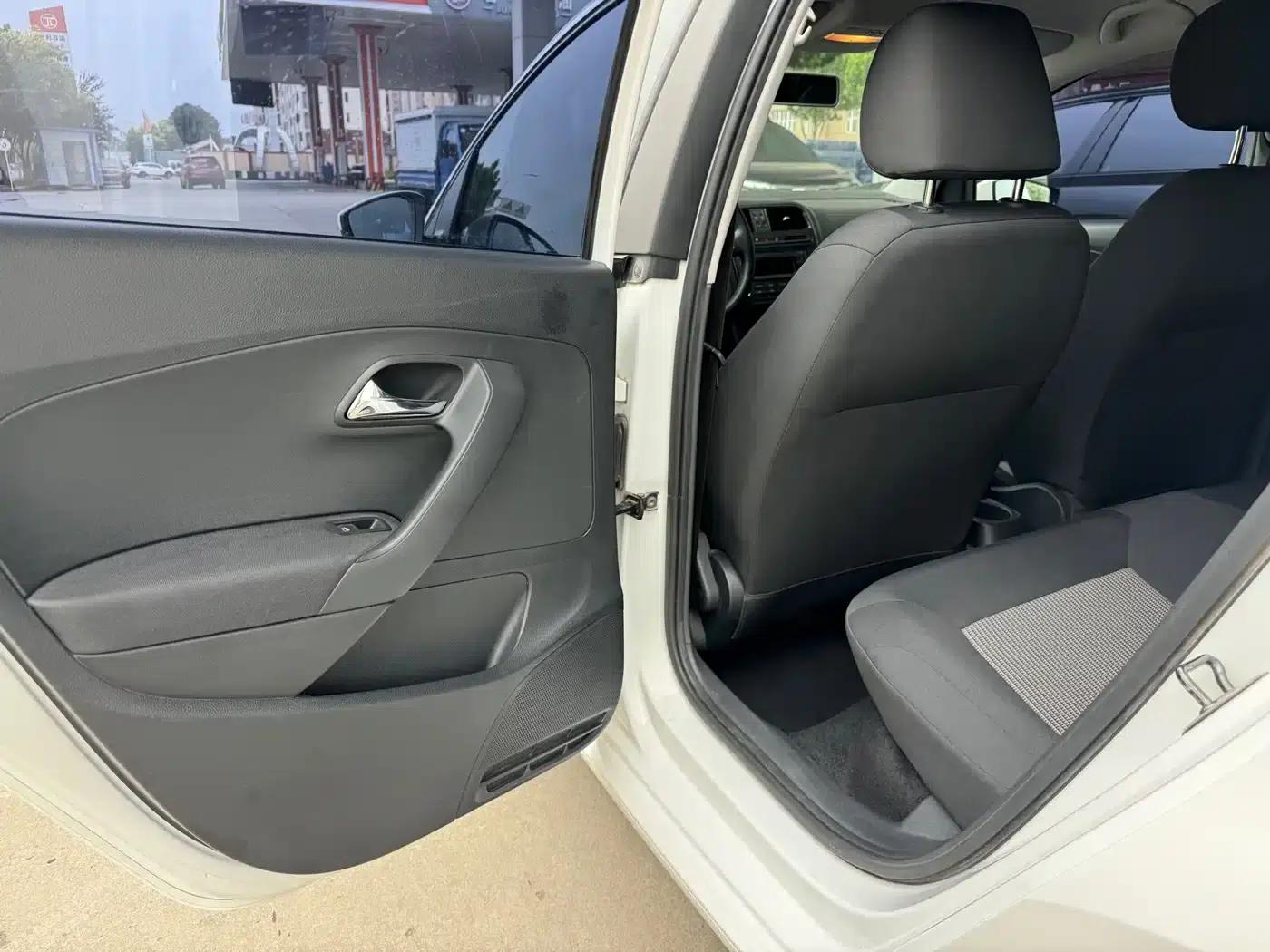 2018 Polo 1.5L Automatic Comfort Edition — миниатюра 9