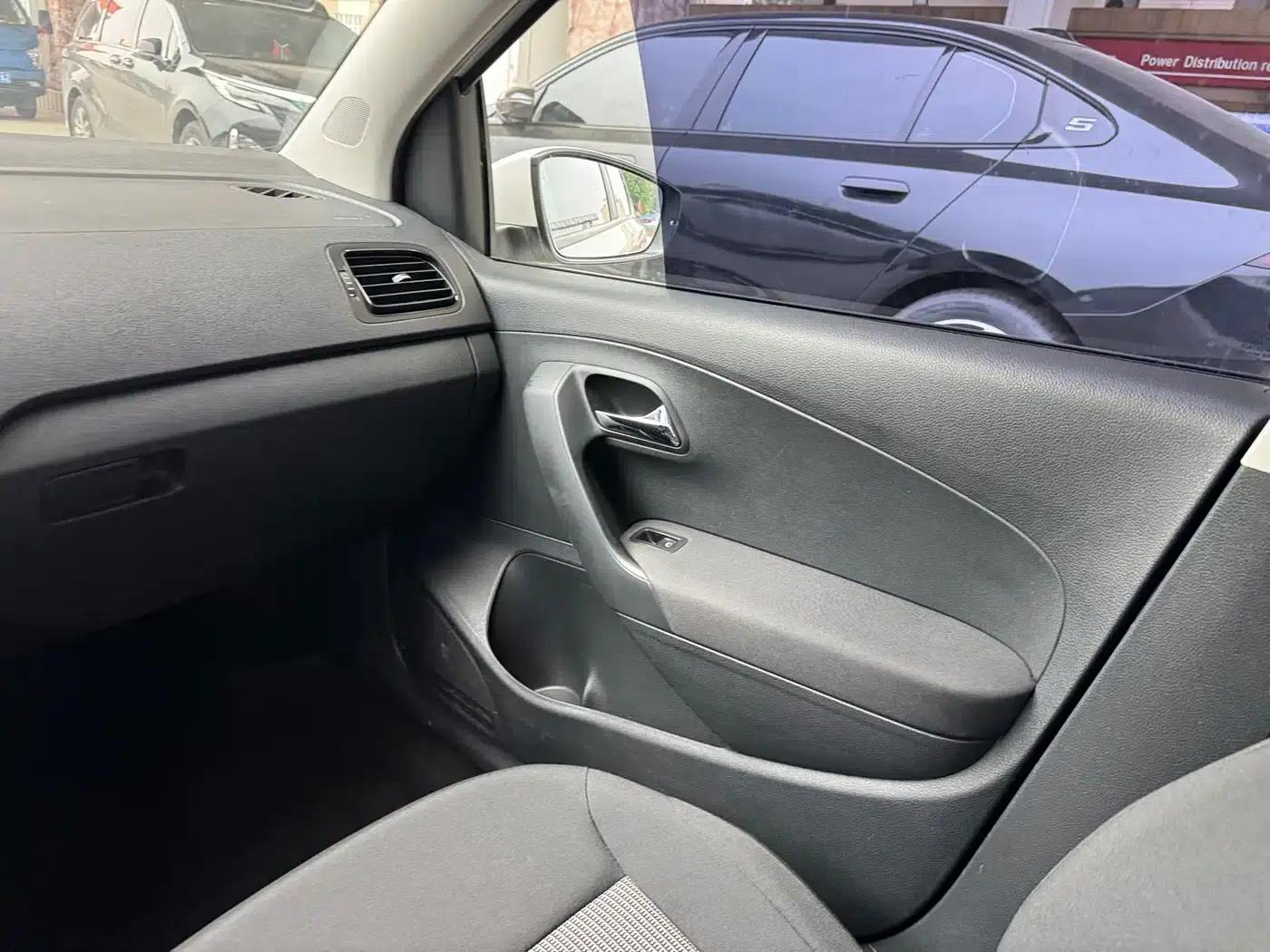 2018 Polo 1.5L Automatic Comfort Edition — миниатюра 10