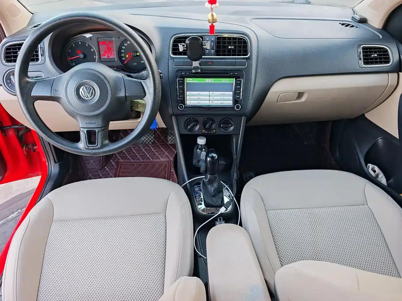 2013 Polo 1.6L Automatic Comfort Edition — миниатюра 11