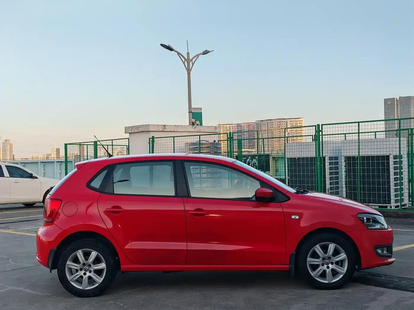 2013 Polo 1.6L Automatic Comfort Edition — миниатюра 4