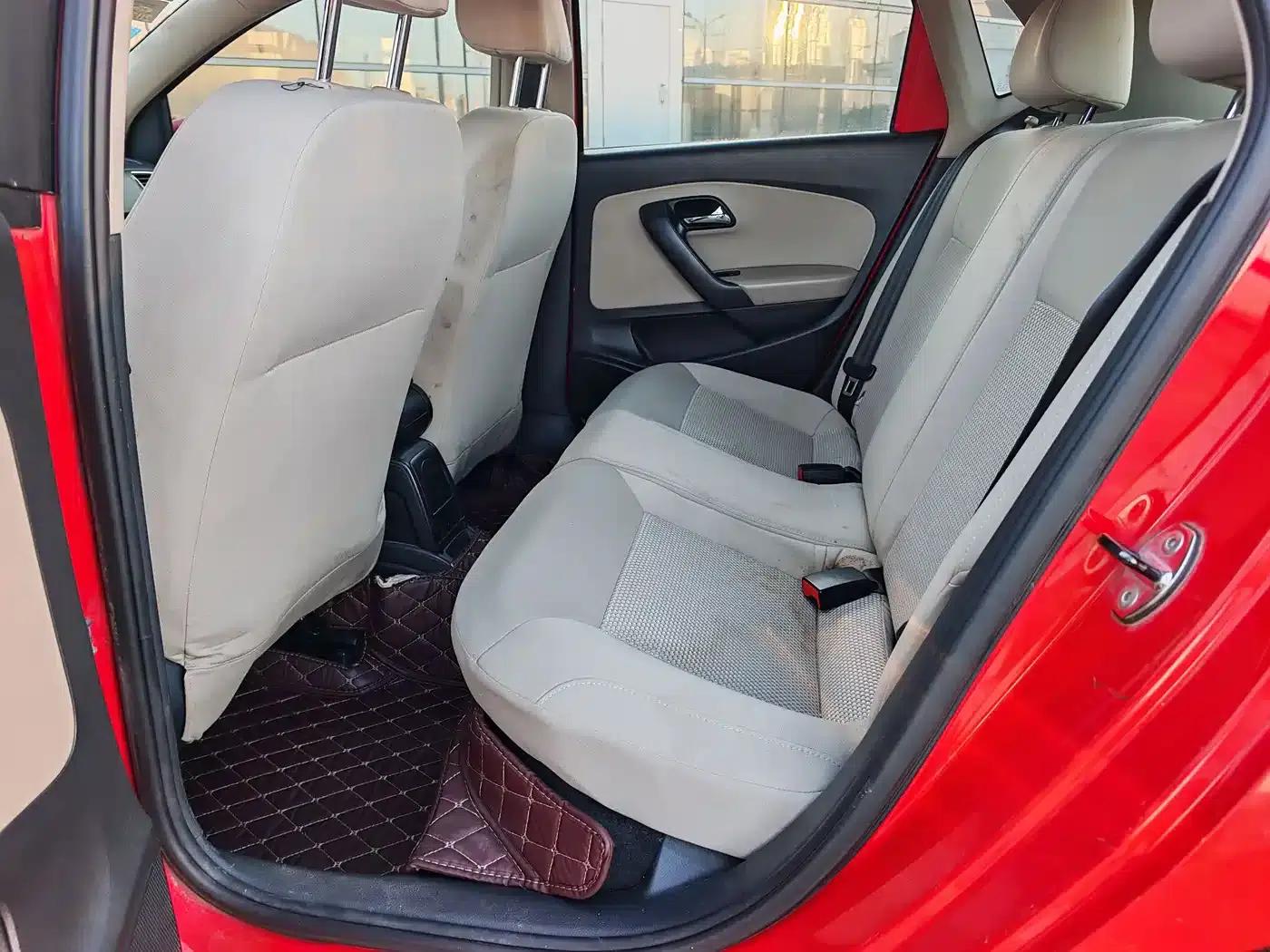 2013 Polo 1.6L Automatic Comfort Edition — миниатюра 9